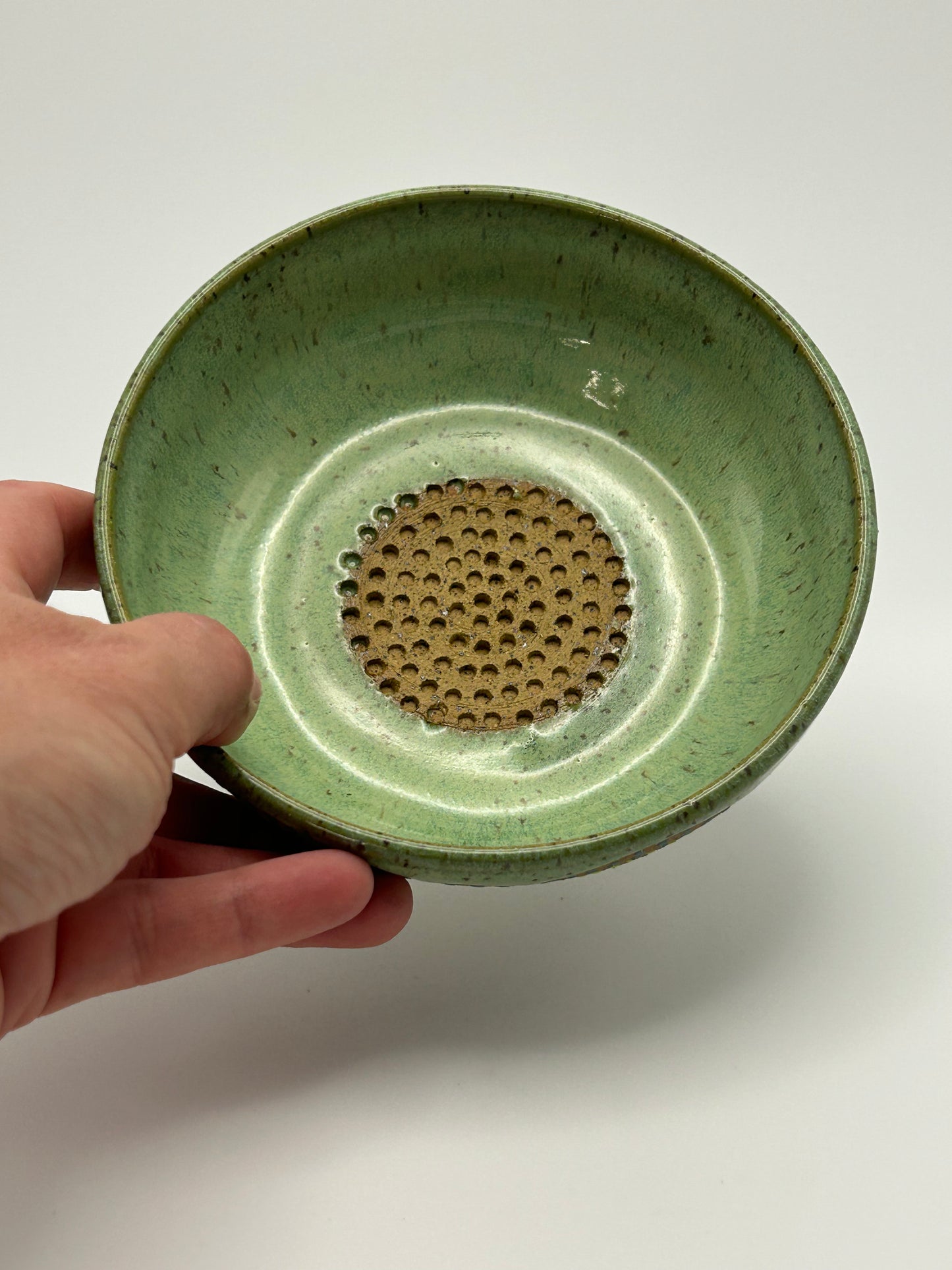 Green circles garlic grater bowl